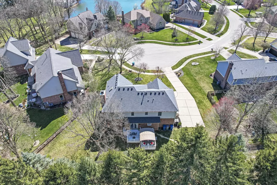  1498 Pondview Dr, Carmel, IN 46032 photo 9