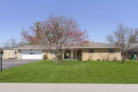 907 Motel Dr, Fortville, IN 46040
