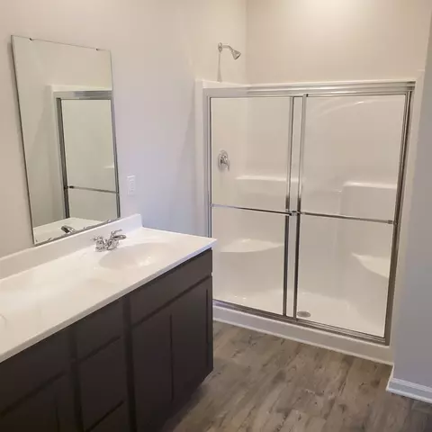 Bath - 650 Blarney Dr, Pendleton, IN 46064 photo 1 of 4