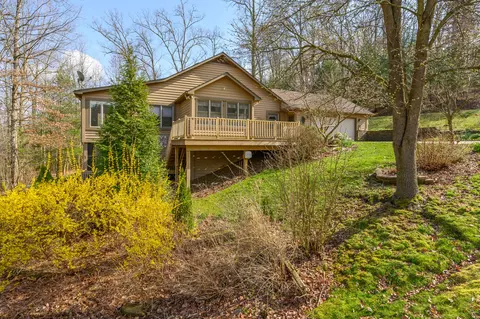 25 Pine Hills Dr, Nashville, IN 47448