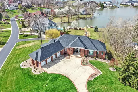 9018 Diamond Pointe Dr, Indianapolis, IN 46236