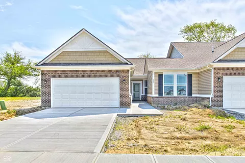 227 Hunters Ridge Dr, Danville, IN 46122