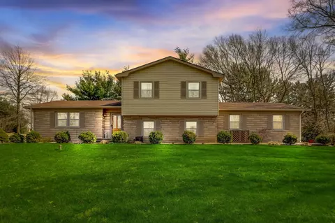 1572 Rolling Ridge Rd, Shelbyville, IN 46176