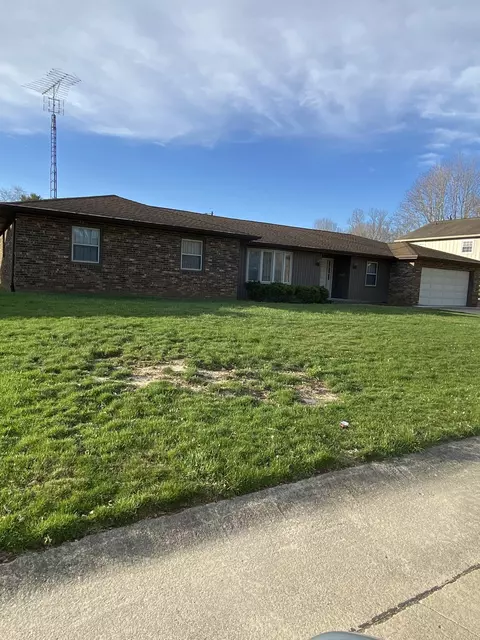 1311 Audubon Dr, Columbus, IN 47203