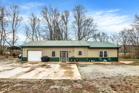 7868 S Windy Hill Rd, Connersville, IN 47331