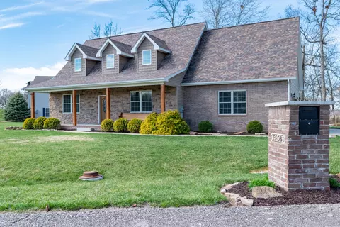 8206 Deer Haven Ln, Terre Haute, IN 47805