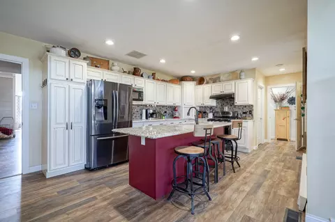 Kitchen - 9607 S 100 E, Pendleton, IN 46064 photo 7 of 12
