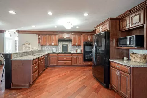 Kitchen - 9607 S 100 E, Pendleton, IN 46064 photo 5 of 12