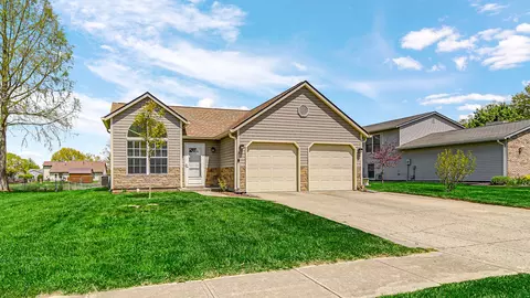 96 Suncrest Dr, Greenwood, IN 46143