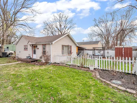 140 W South St, Mooresville, IN 46158