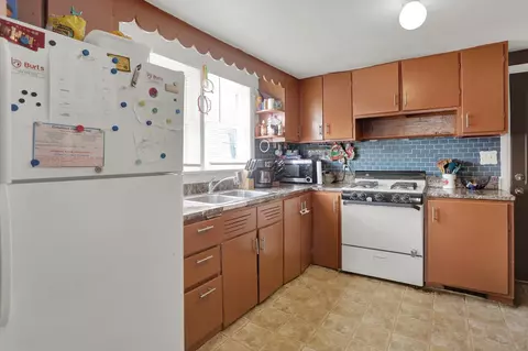 Kitchen - 231 Della Rd, Columbus, IN 47203 photo 3 of 3
