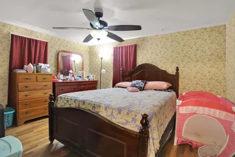 Bedroom - 231 Della Rd, Columbus, IN 47203 photo 1 of 9