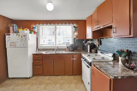 Kitchen - 231 Della Rd, Columbus, IN 47203 photo 2 of 3