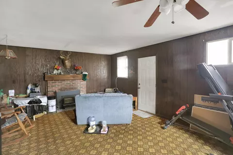 Living - 231 Della Rd, Columbus, IN 47203 photo 4 of 5