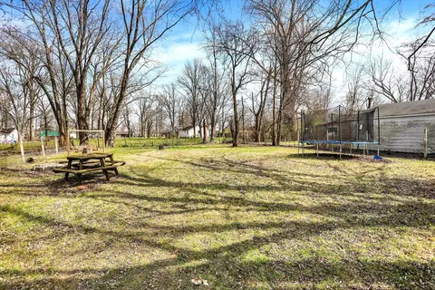 Exterior - 231 Della Rd, Columbus, IN 47203 photo 8 of 9