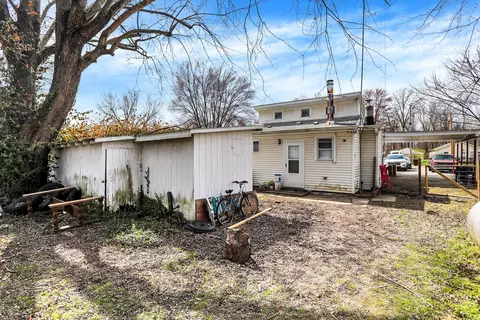 Exterior - 231 Della Rd, Columbus, IN 47203 photo 6 of 9
