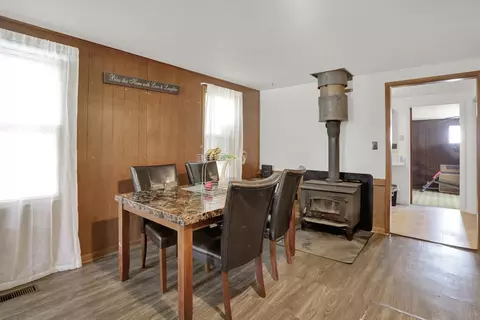 Dining - 231 Della Rd, Columbus, IN 47203 photo 1 of 5