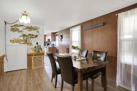 Dining - 231 Della Rd, Columbus, IN 47203 photo 3 of 5