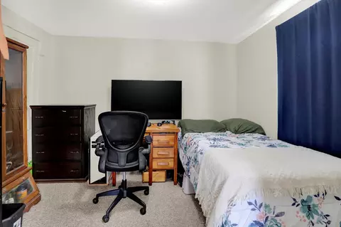 Bedroom - 231 Della Rd, Columbus, IN 47203 photo 4 of 9