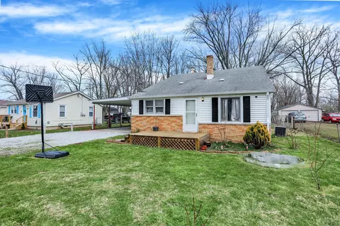 Exterior - 231 Della Rd, Columbus, IN 47203 photo 2 of 9