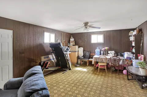 Living - 231 Della Rd, Columbus, IN 47203 photo 5 of 5