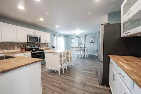 Kitchen - 9518 W Lantern Ln, Pendleton, IN 46064 photo 1 of 5