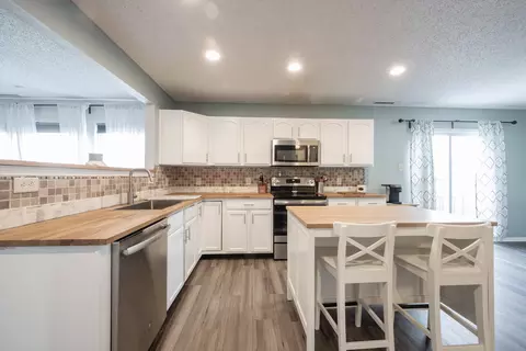 Kitchen - 9518 W Lantern Ln, Pendleton, IN 46064 photo 2 of 5
