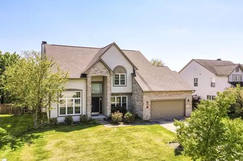 10548 Greenway Dr, Fishers, IN 46037