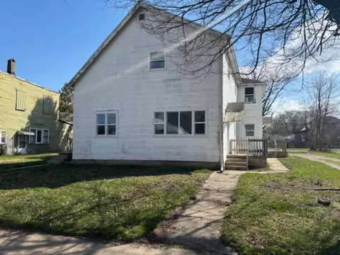 102 N Broad St, Mooreland, IN 47360