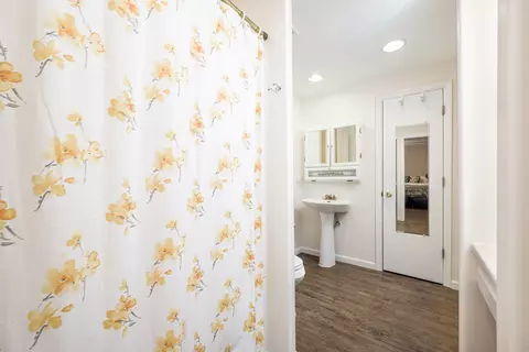 Bath - 574 Memory Ln, Carmel, IN 46032 photo 5 of 5