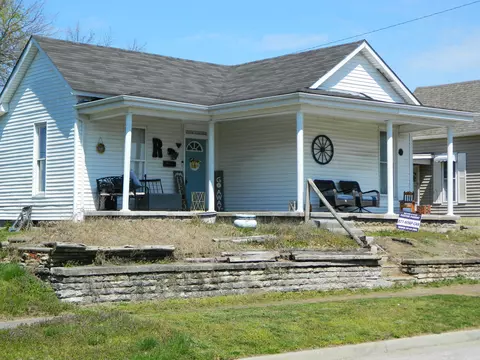 611 E 4th St, Seymour, IN 47274