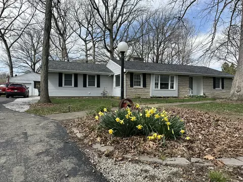 211 S Merrywood Ln, Muncie, IN 47304