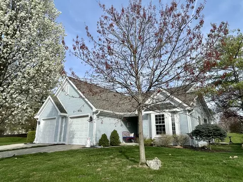 8949 Crook Dr, Indianapolis, IN 46256