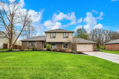 3895 S Creekside Dr, New Palestine, IN 46163