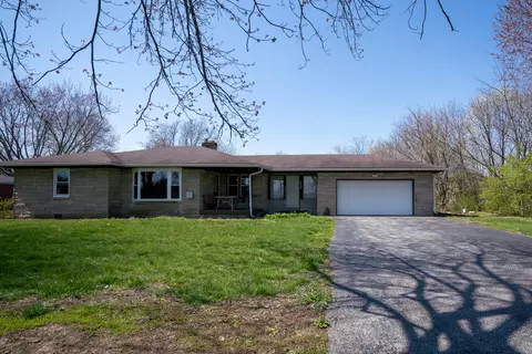 302 N Bluff Rd, Greenwood, IN 46142