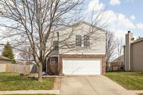 920 Bentgrass Dr, Greenwood, IN 46143