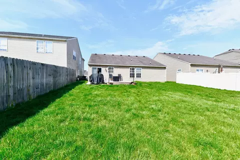 8332 S Canoe Trl, Pendleton, IN 46064 photo 2