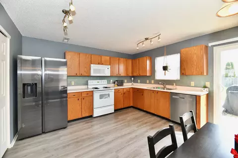 8332 S Canoe Trl, Pendleton, IN 46064 photo 9