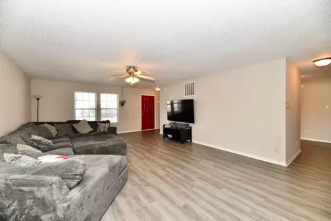 8332 S Canoe Trl, Pendleton, IN 46064 photo 5