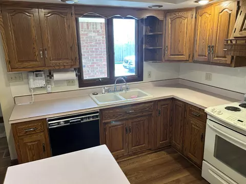 Kitchen - 532 Beech Ln, Pendleton, IN 46064 photo 3 of 4