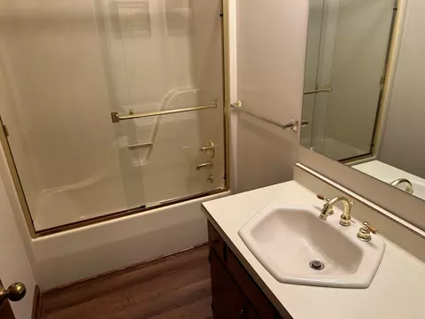 Bath - 532 Beech Ln, Pendleton, IN 46064 photo 1 of 3