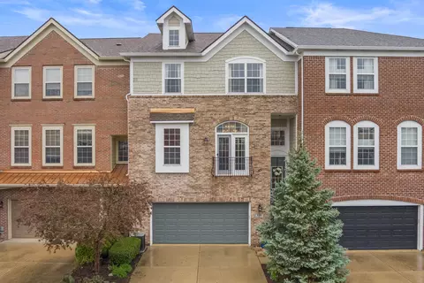 219 Wakefield Way #9E, Zionsville, IN 46077