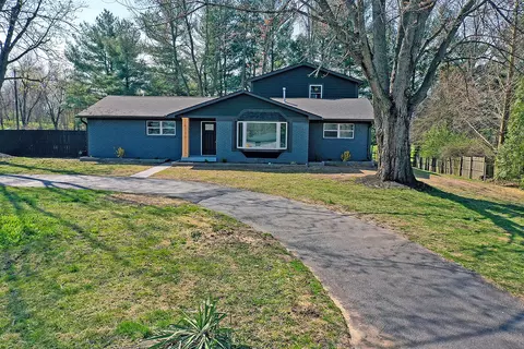 8385 Hilltop Ln, Martinsville, IN 46151