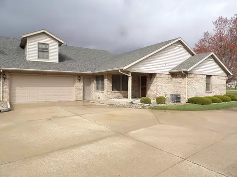 302 Eastfield Dr, Crawfordsville, IN 47933