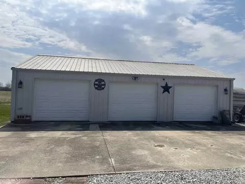 Exterior - 5801 E Centennial Ave, Muncie, IN 47303 photo 2 of 10