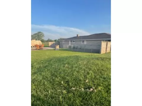 Exterior - 5801 E Centennial Ave, Muncie, IN 47303 photo 7 of 10