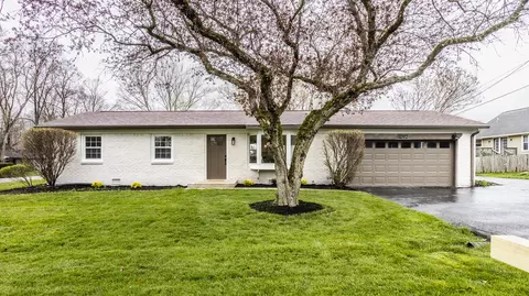 1092 Stanley Dr, Zionsville, IN 46077