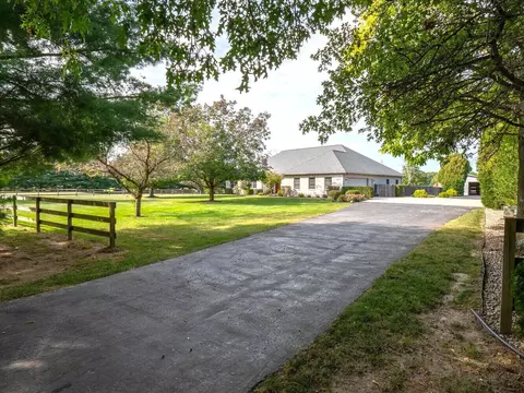 6110 W Jones Rd, Muncie, IN 47302