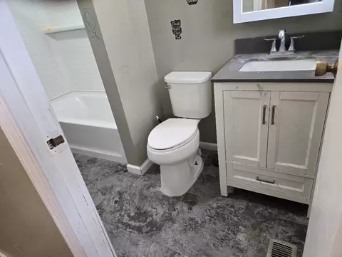 Bath - 618 Walsh Ct, Dunkirk, IN 47336 photo 2 of 2