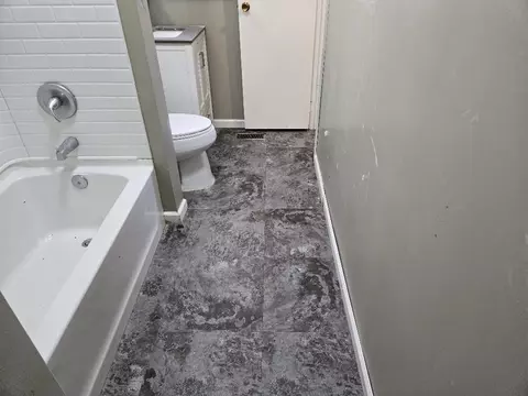 Bath - 618 Walsh Ct, Dunkirk, IN 47336 photo 1 of 2